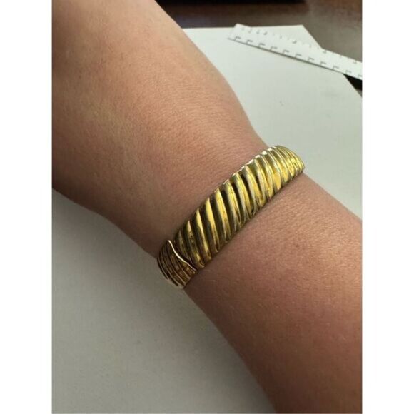 60's Vintage Monet Womens Chunky Gold Tone Hinged Embossed Cuff Bangle Bracelet - Picture 6 of 7